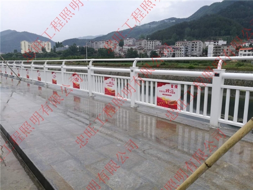 河流防护栏
